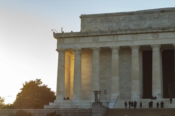 Organiser une soirée à la plage : idées et conseils
